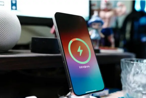虎门镇苹果15换屏服务分享用什么充电器给iPhone15充电更好 